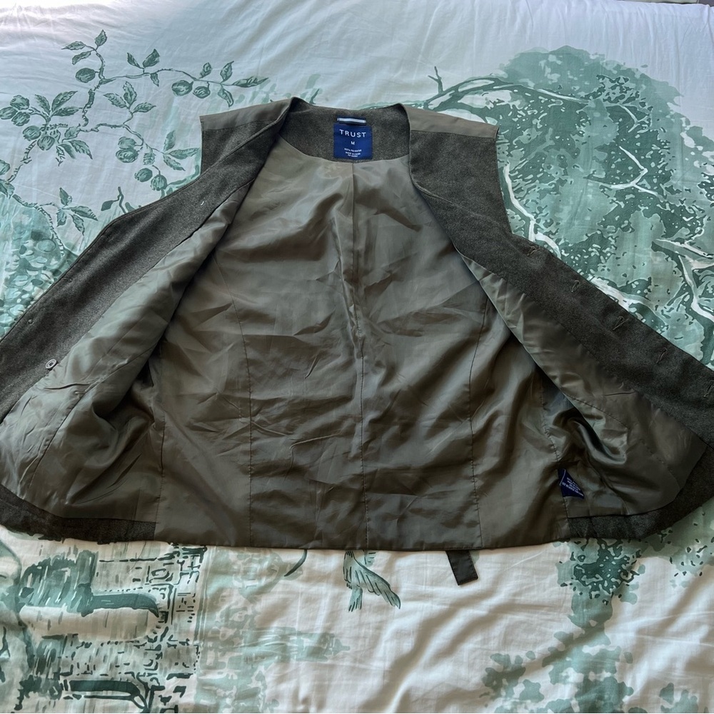 Forest Green Vest - Picture 8 of 13